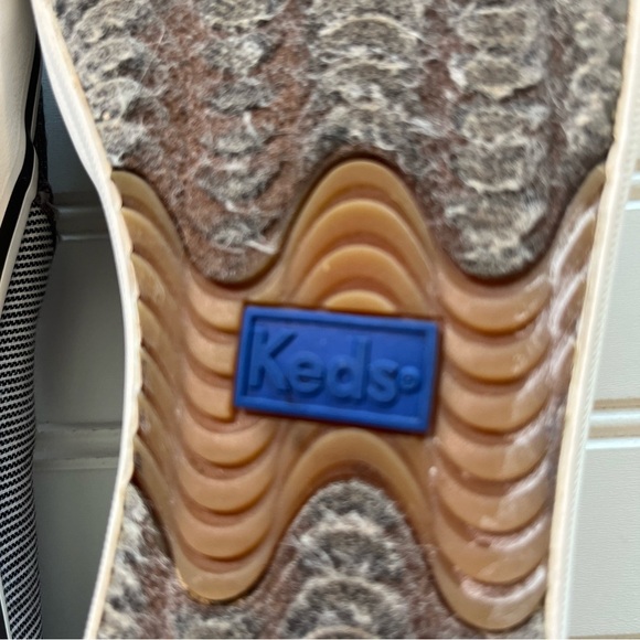 Ked's Womens 8.5 Comfort Slip On Sneakers Pineapple Design Canvas Gray White - Picture 5 of 6